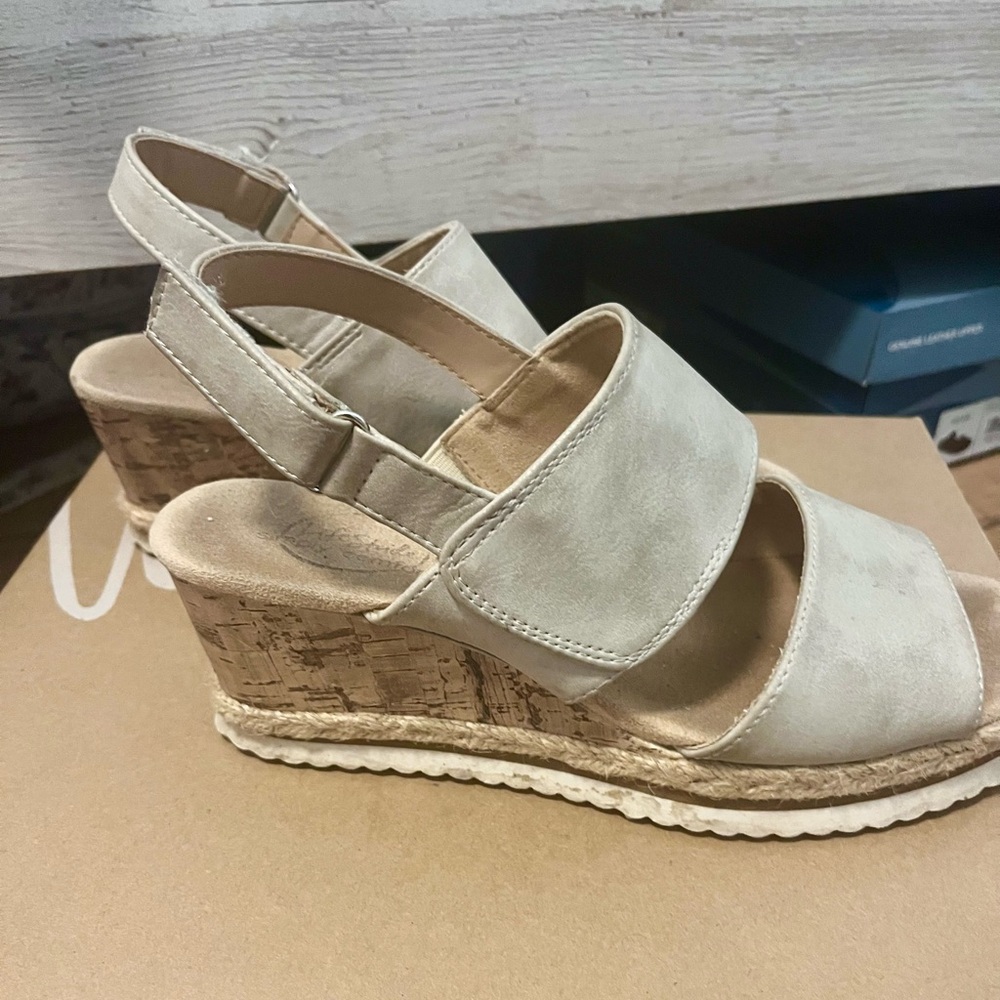 LifeStride Women's Cream Wedge Sandals - Size 7.5